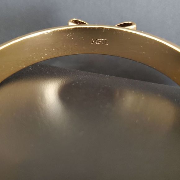 Black and Gold Bow Bracelet - Picture 4 of 11